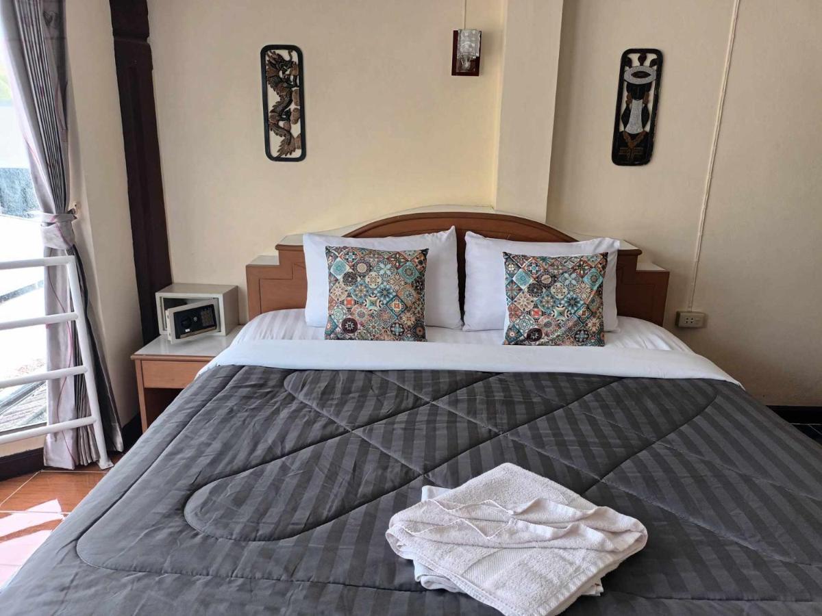 Patong Rose Guest House 50M To Beach Екстер'єр фото