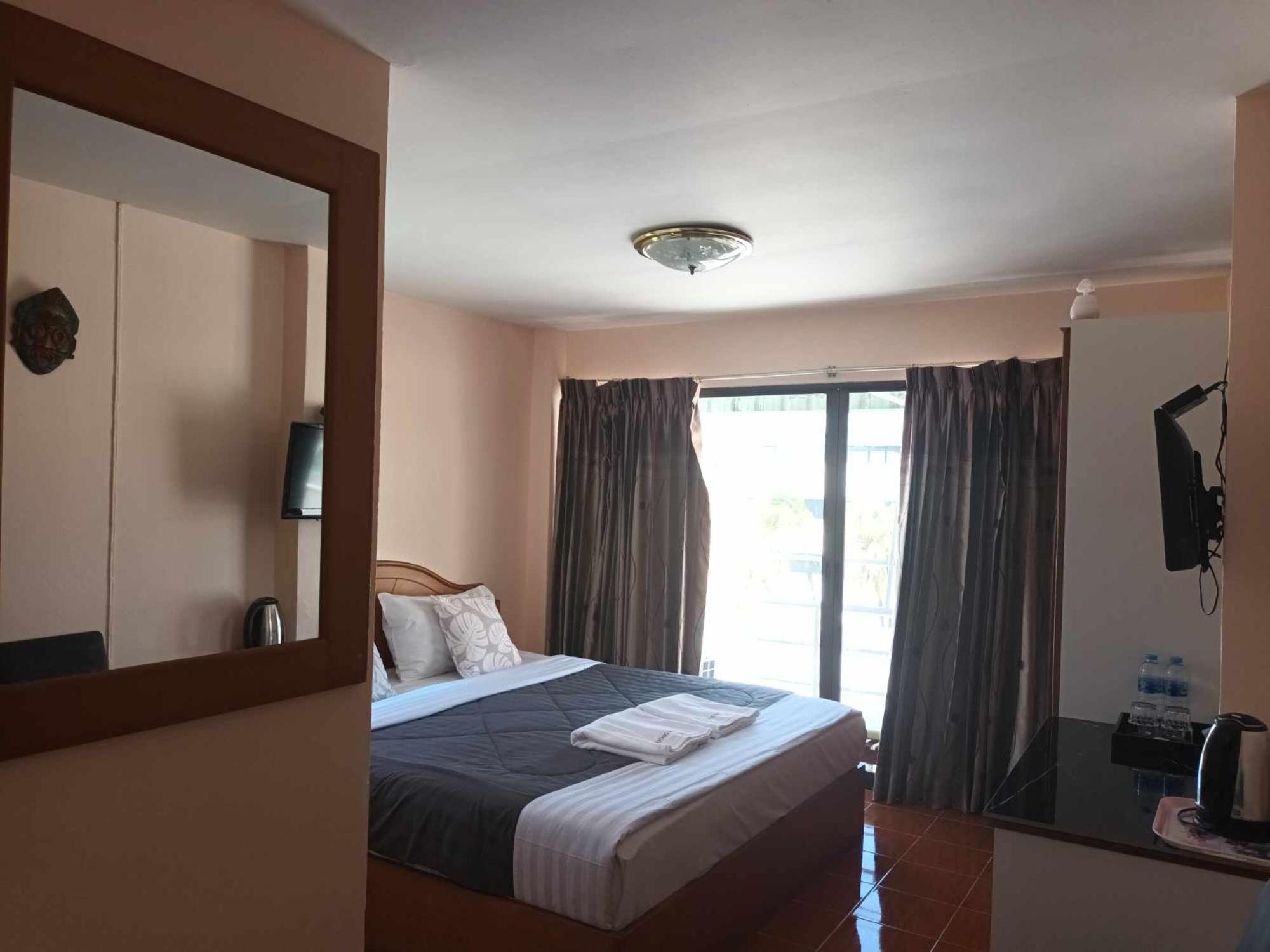 Patong Rose Guest House 50M To Beach Екстер'єр фото