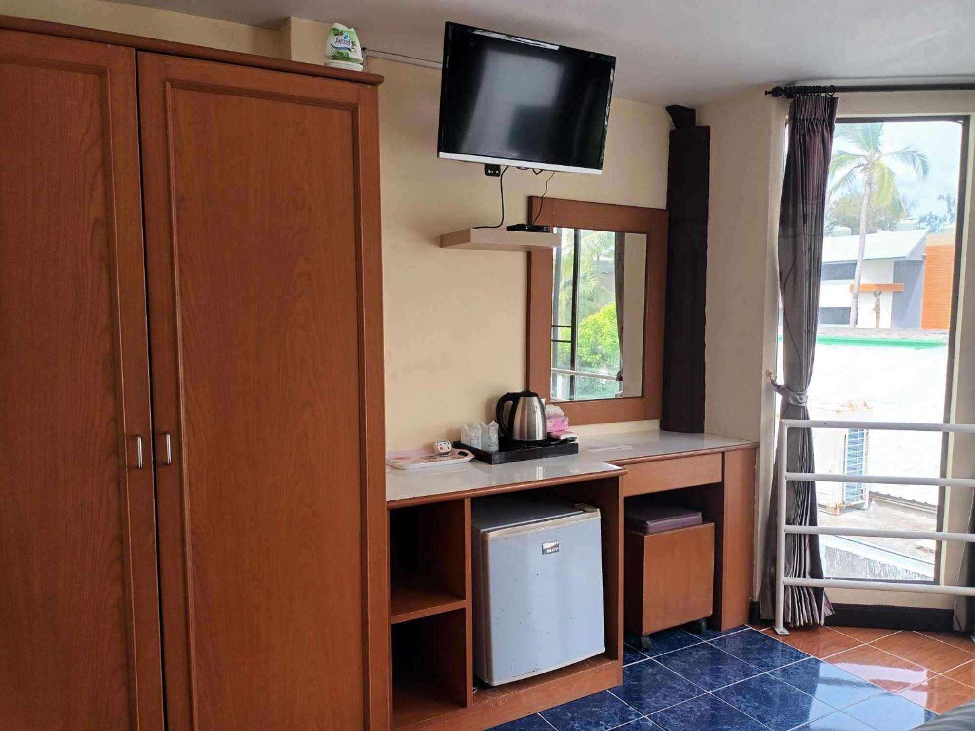 Patong Rose Guest House 50M To Beach Екстер'єр фото