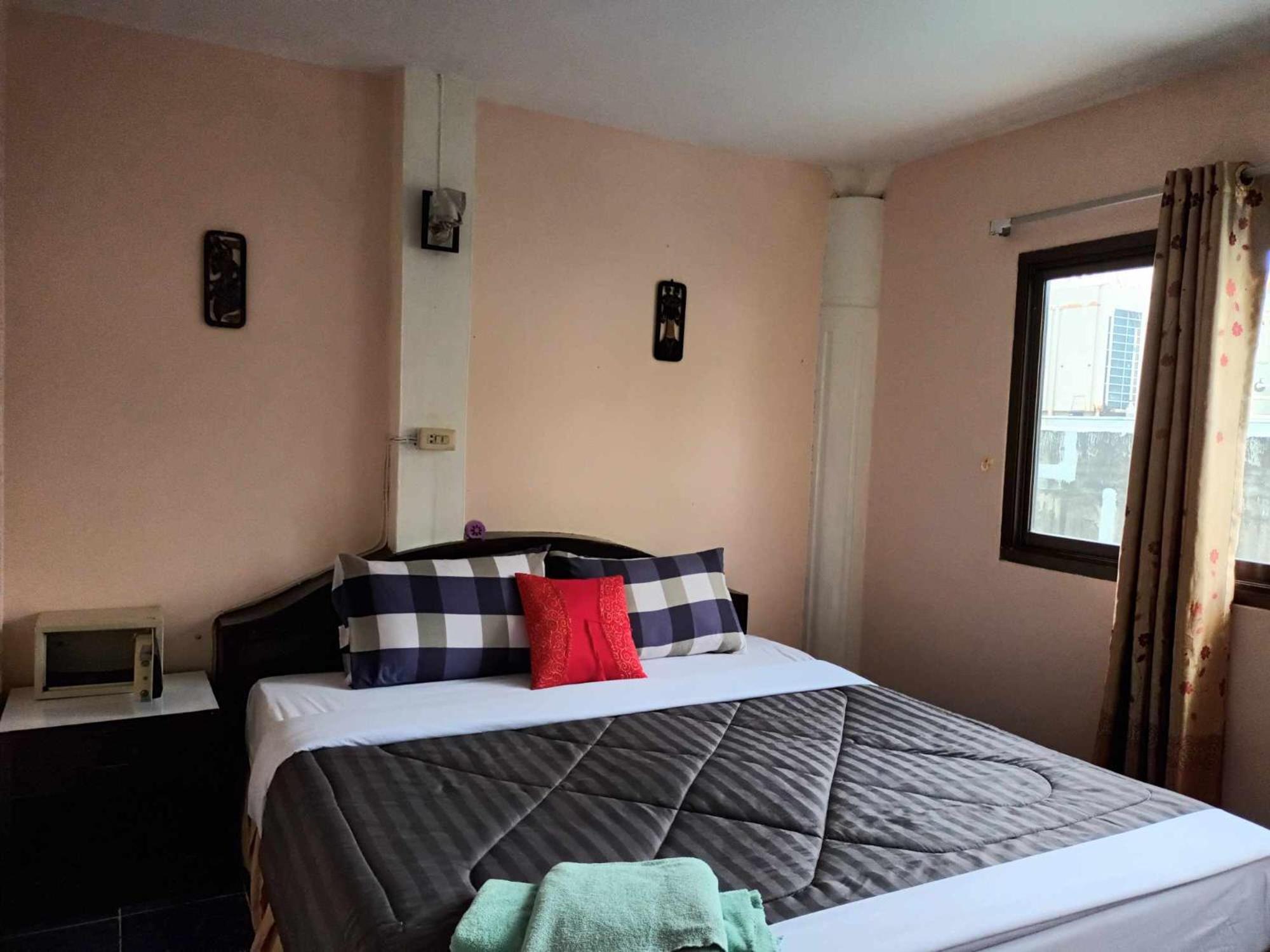 Patong Rose Guest House 50M To Beach Екстер'єр фото