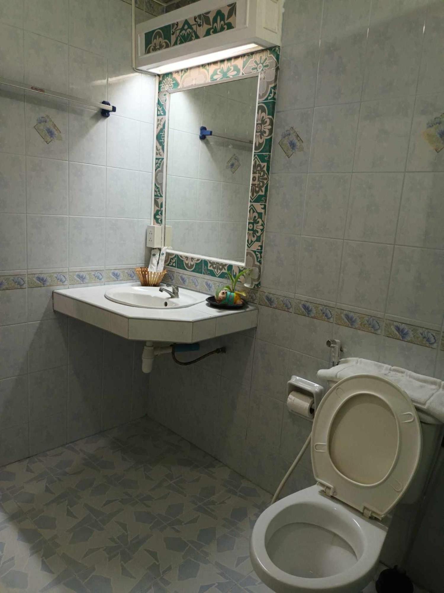 Patong Rose Guest House 50M To Beach Екстер'єр фото