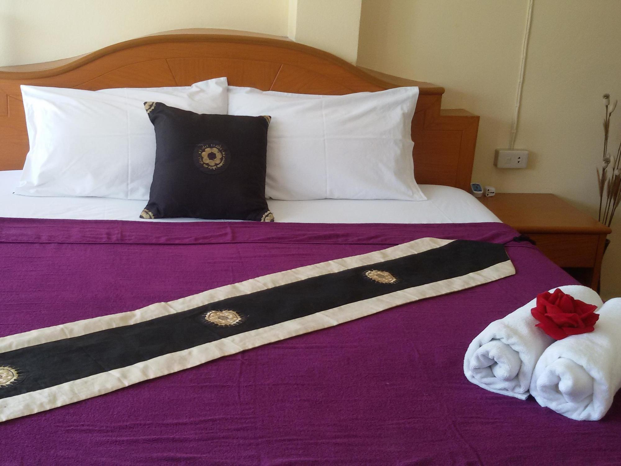 Patong Rose Guest House 50M To Beach Екстер'єр фото