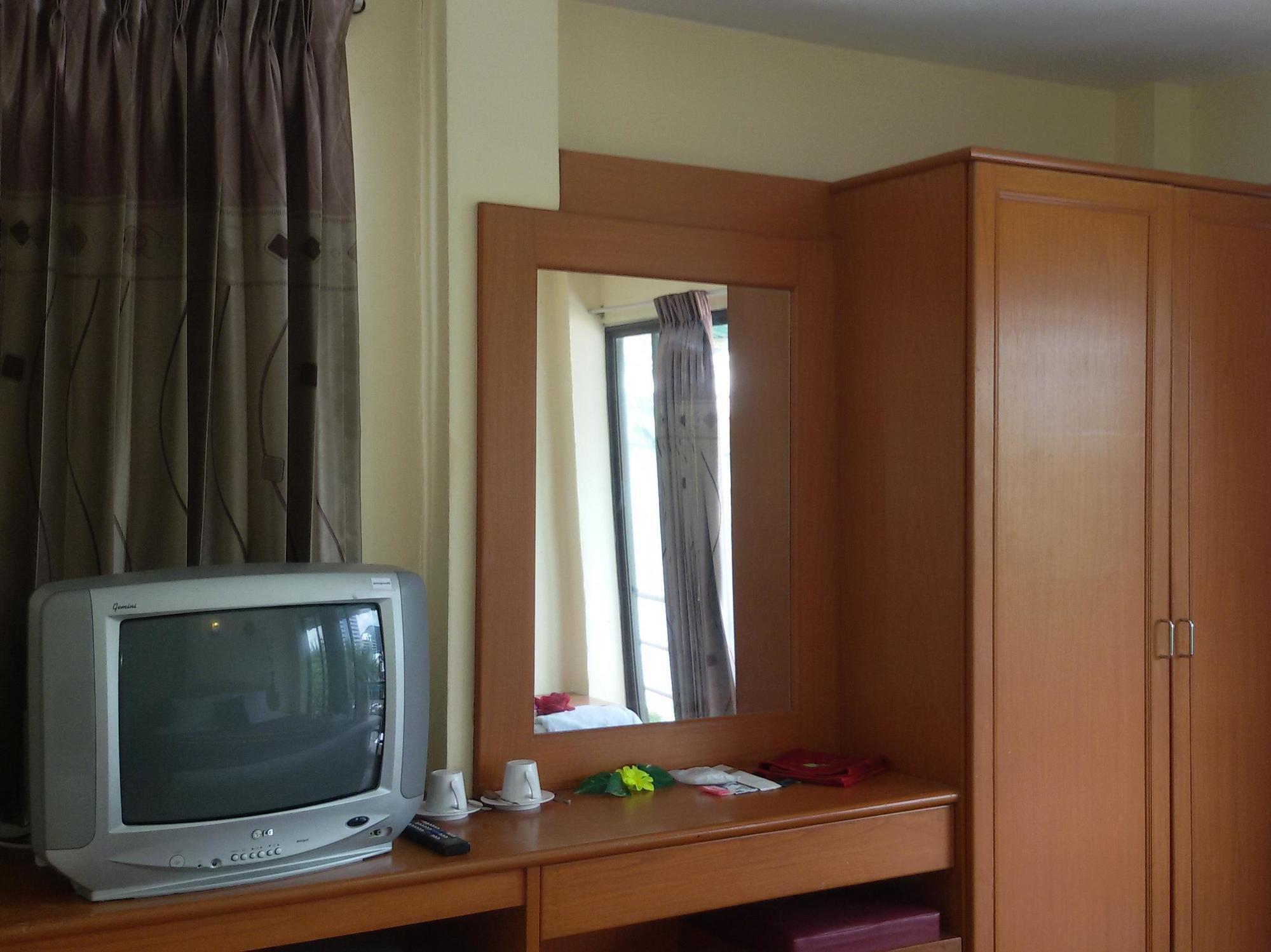 Patong Rose Guest House 50M To Beach Екстер'єр фото
